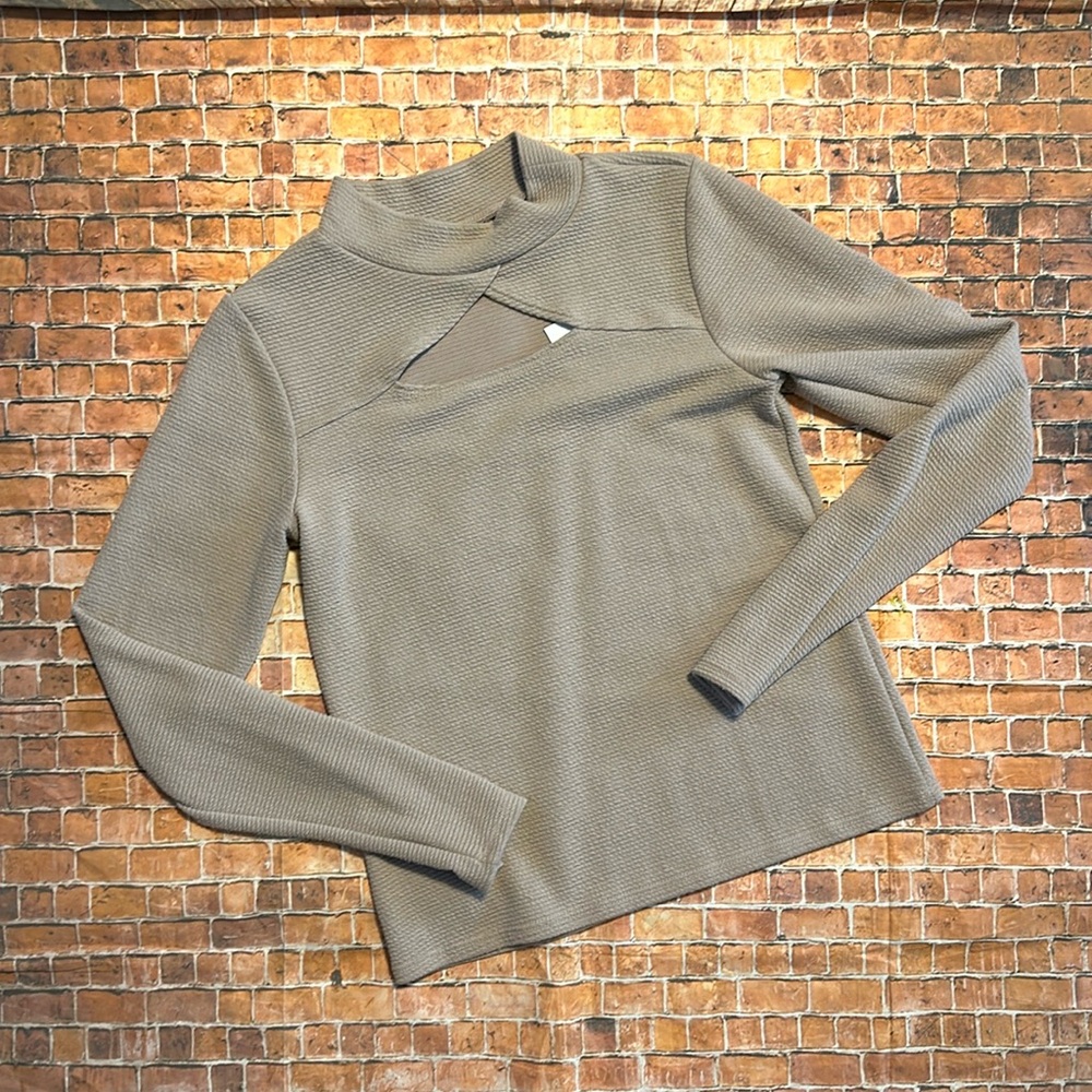 Willow + Root Keyhole Top